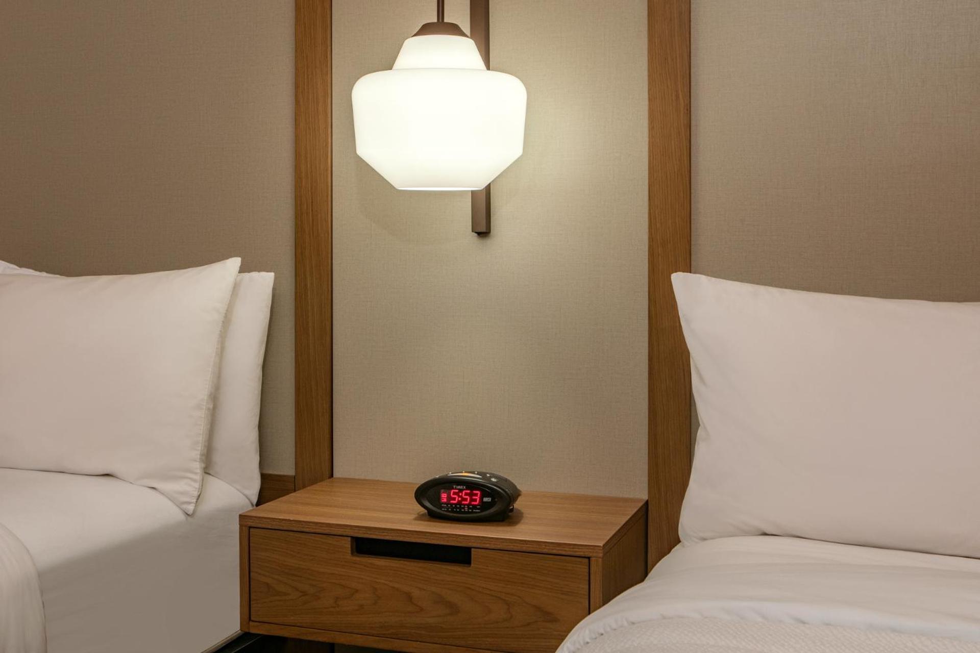 Hotel Luna Albany Bagian luar foto